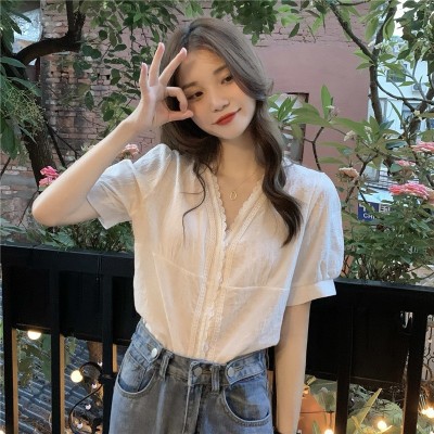 上衣夏女设计感V领蕾丝泡泡袖衬衫女夏季新款复古设计感白色衬衣图4