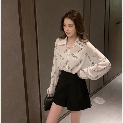 初夏新款韩版时尚字母印花小心机性感微透翻领雪纺衬衫女图2