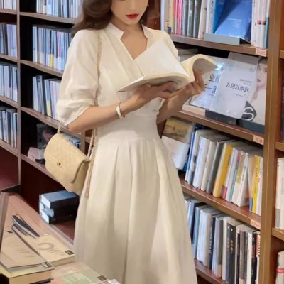白色V领收腰连衣裙夏装新款小个子法式气质收腰显瘦中长裙子图2