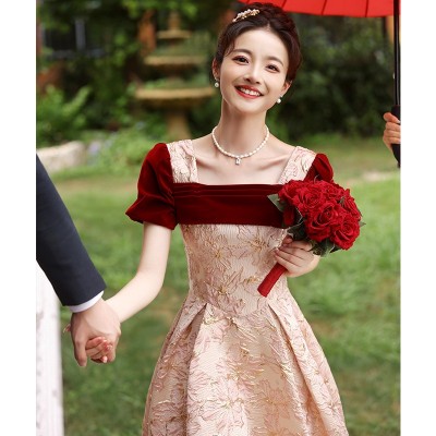 红色敬酒服新娘高级感方领订婚礼服连衣裙新款丝绒回门服法式图2