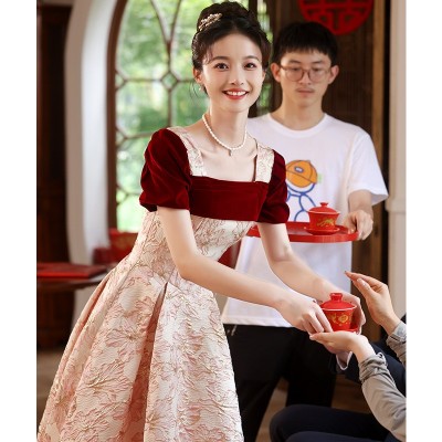 红色敬酒服新娘高级感方领订婚礼服连衣裙新款丝绒回门服法式图3
