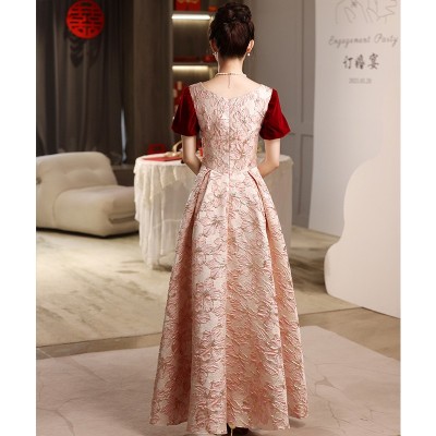 红色敬酒服新娘高级感方领订婚礼服连衣裙新款丝绒回门服法式图5