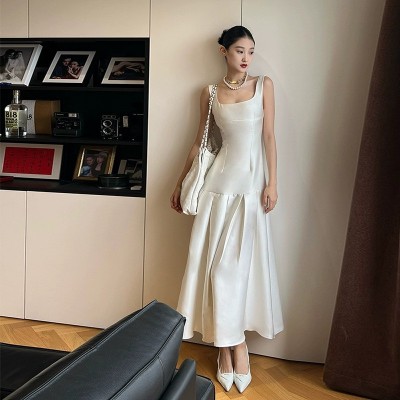 夏季白色缎面吊带连衣裙时尚感气质派对修身夏季露背长裙子女图2