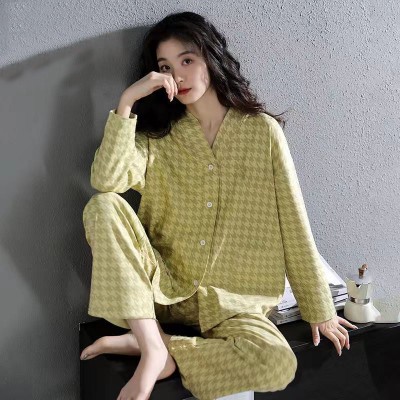 2024春秋季牛奶丝睡衣女开衫V领长袖长裤薄款波点印花家 居服套装图3