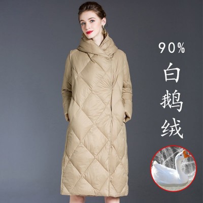 90白鹅绒加厚保暖菱形格羽绒服女2023新款大气中长款过膝连帽外套图3