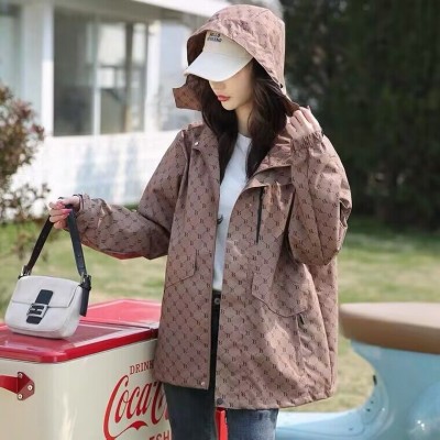 新款冲锋衣男女防风防水风衣秋冬款情侣装百搭软壳户外套连帽夹克图4