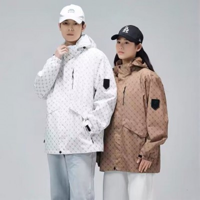 新款冲锋衣男女防风防水风衣秋冬款情侣装百搭软壳户外套连帽夹克图3